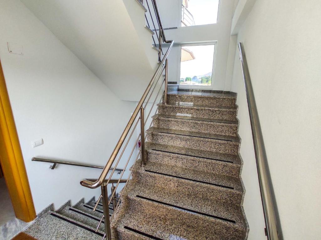 Modern Apartament between sea and mountain - Imazhi 9