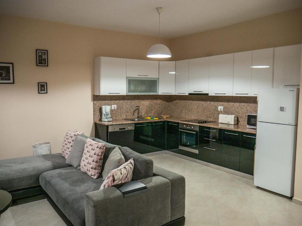 Modern Apartament between sea and mountain - Imazhi 3