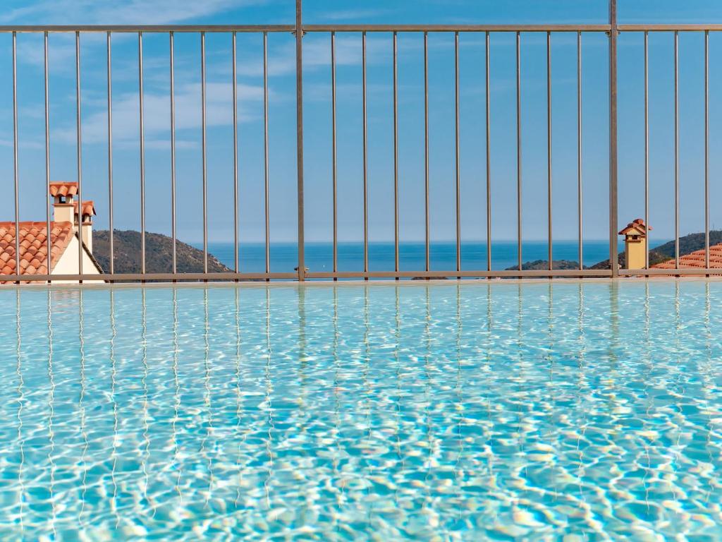 Piscina di Borgo dei Fiori - relax and sea view with swimming pool o nelle vicinanze