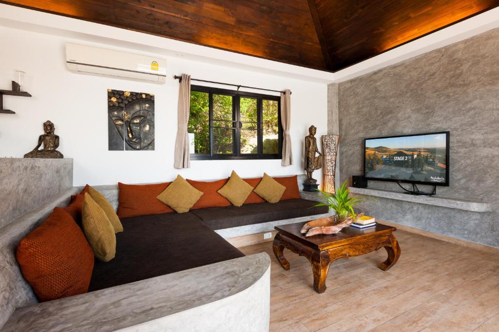 TV a/nebo společenská místnost v ubytování Koh Tao Heights Pool Villas