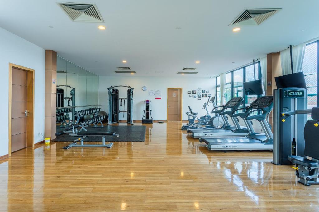 Fitness centrum a/nebo fitness zařízení v ubytování Ramada Foshan Nanhai