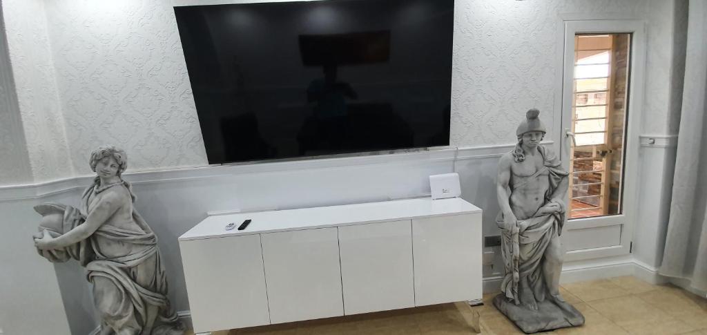 Televízia a/alebo spoločenská miestnosť v ubytovaní Oceanum Visum Spa Deluxe