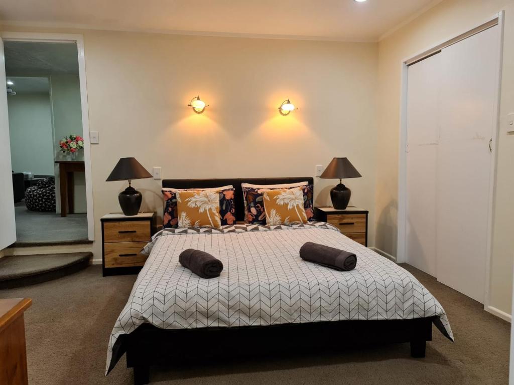 Hidden Gem and Entire Bungalow in Central hutt - Resim 13