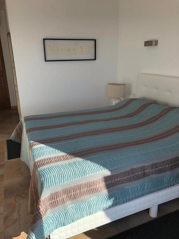 Postel nebo postele na pokoji v ubytování Lirios Boutique Luxury Seaview Villa