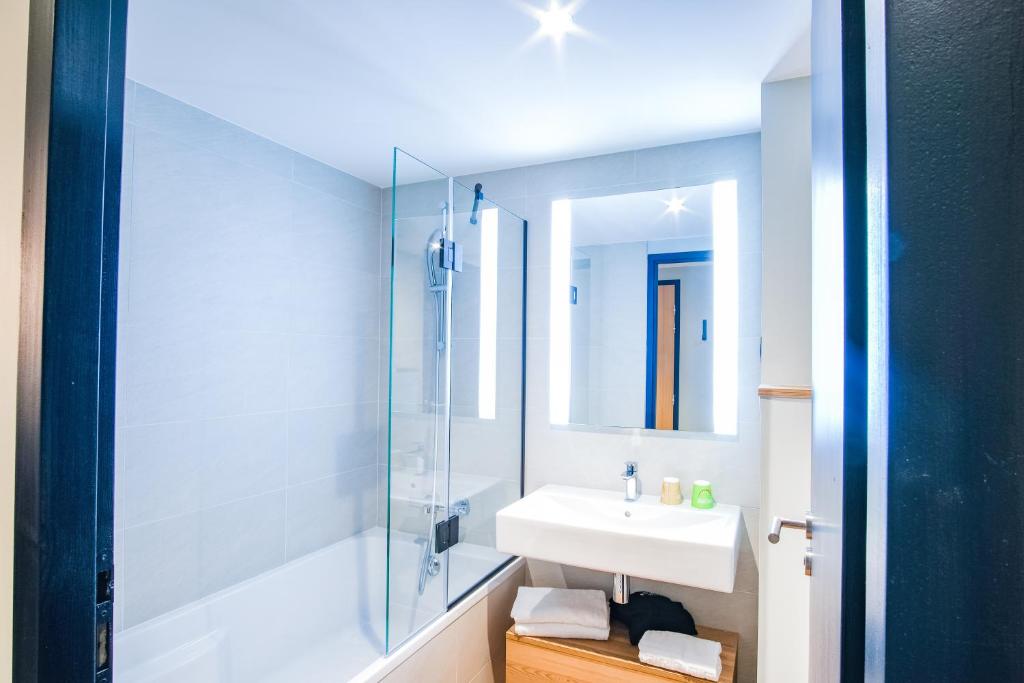 Koupelna v ubytování ibis Styles Albertville