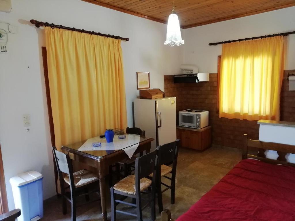 Kuchyň nebo kuchyňský kout v ubytování Kastraki Villas