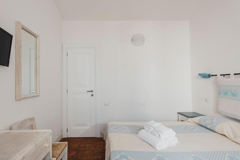 Postel nebo postele na pokoji v ubytování Resort Fior di Sardegna