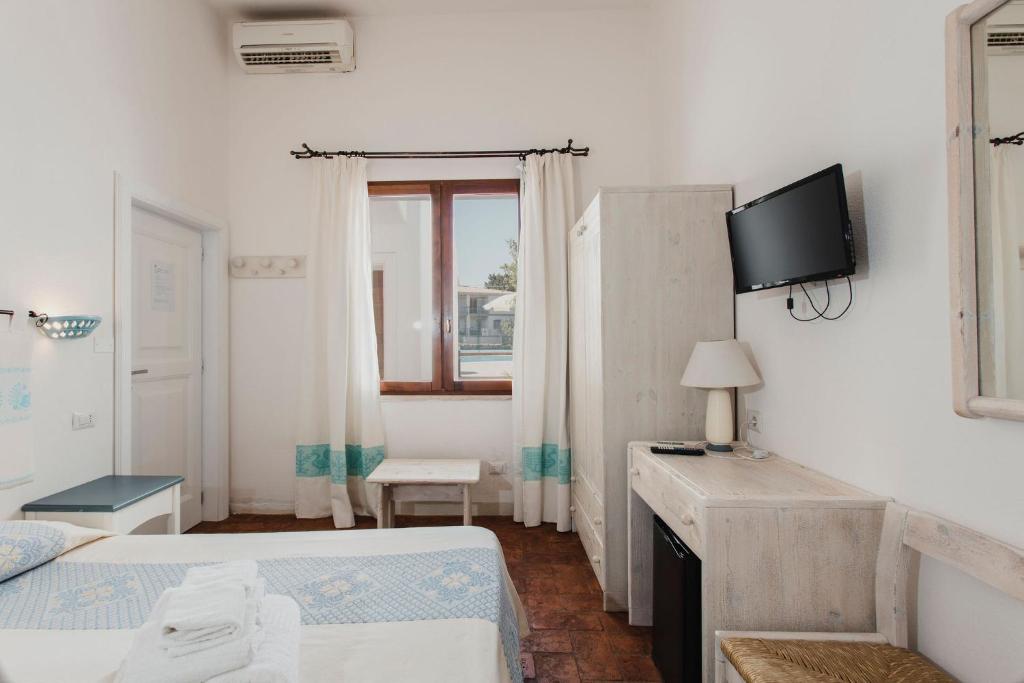TV a/nebo společenská místnost v ubytování Resort Fior di Sardegna