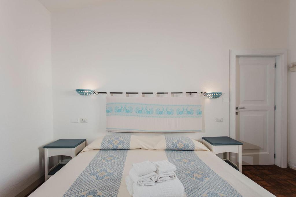 Postel nebo postele na pokoji v ubytování Resort Fior di Sardegna