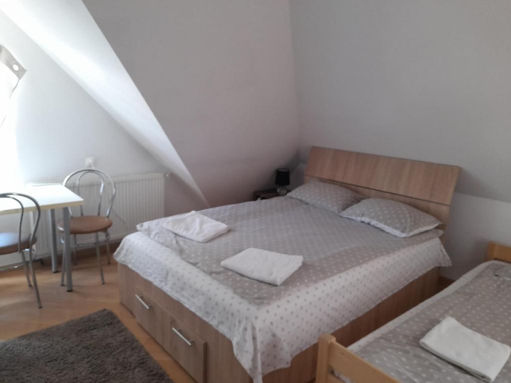 Postel nebo postele na pokoji v ubytování Lara Guest House