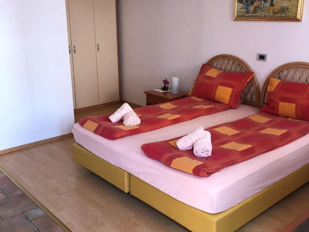 Postel nebo postele na pokoji v ubytování Apartments & Rooms Preseren