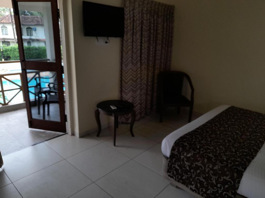 Кровать или кровати в номере Nanu Beach Resort & Spa