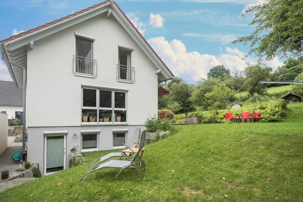 a white house with a yard with chairs at Haus Afaldra in Mengen
