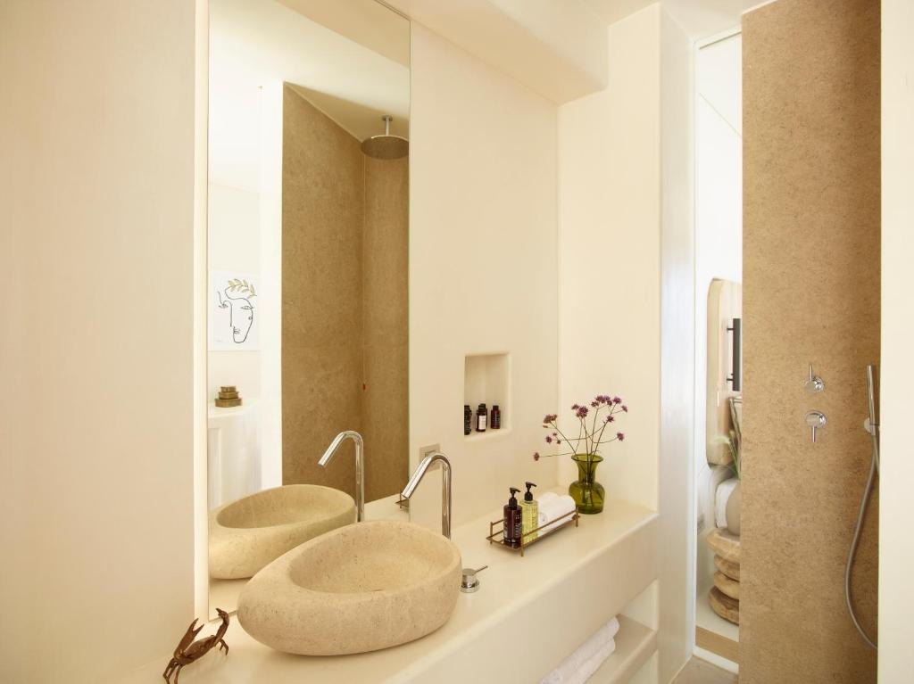 Koupelna v ubytování White Pebble Suites