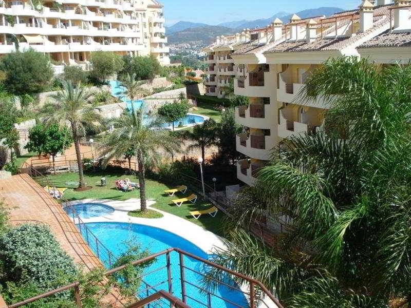 3 bedroom duplex apartment in Señorio de Aloha close to ...