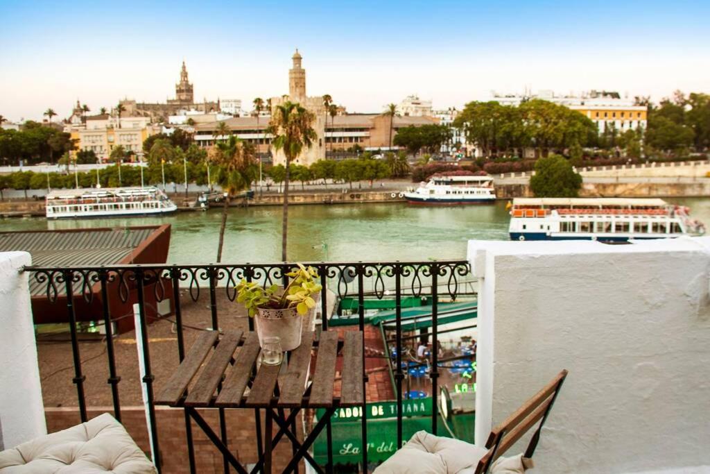 Booking.com: Apartamento ÁTICO CON VISTAS A LA TORRE DEL ORO ...