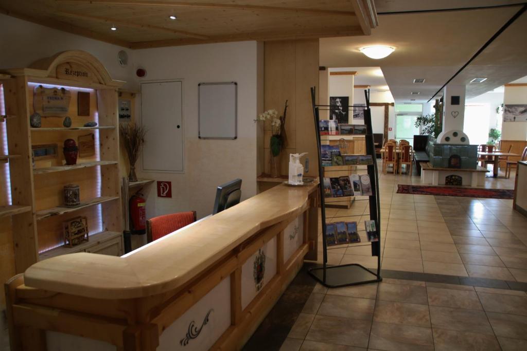 Ein Sitzbereich in der Unterkunft Gasthof zum Löwen