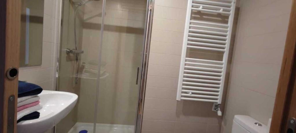 Fotografia z galérie ubytovania Apartamento en primera línea de mar con piscina v destinácii Cubelles
