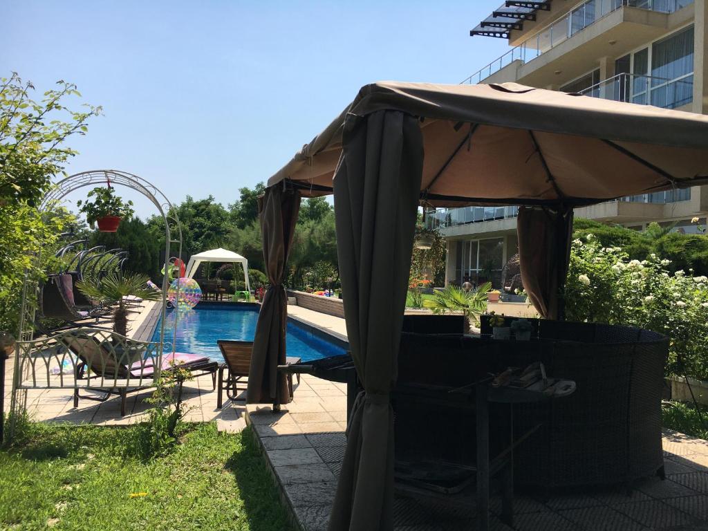 The swimming pool at or close to Sea Dream Rental Apartments