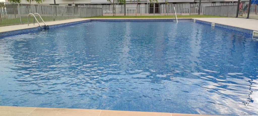 Fotografia z galérie ubytovania Apartamento en primera línea de mar con piscina v destinácii Cubelles