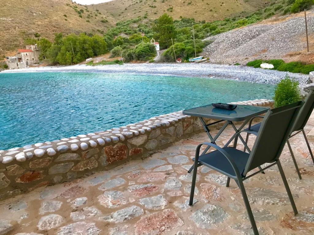 Booking.com: Παραλία «Αμπελο» Διαμέρισμα πάνω στη θάλασσα , Άγιος  Κυπριανός, Ελλάδα . Κάντε κράτηση ξενοδοχείου τώρα!