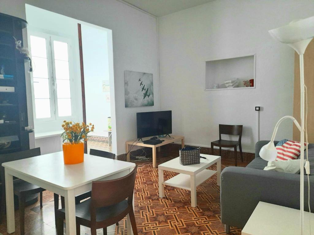 En sittgrupp på centrico apartamento estudio en Triana