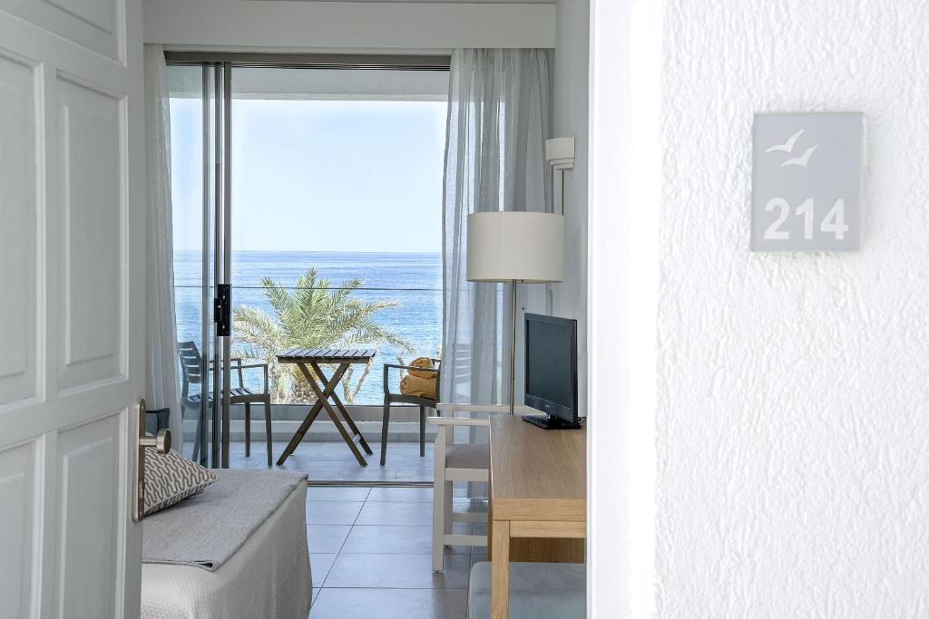Nespecifikovaný výhled na moře nebo výhled na moře při pohledu z hotelu