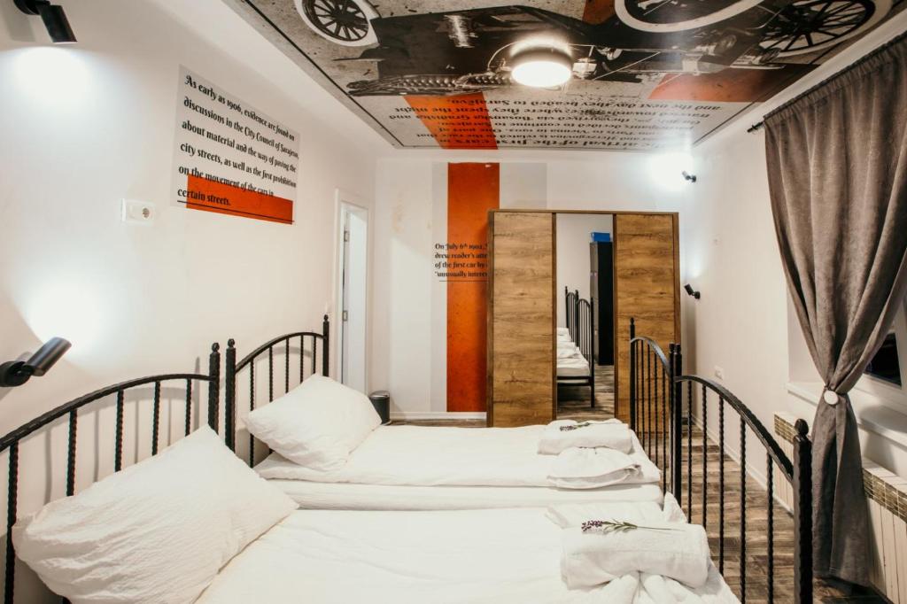 Postel nebo postele na pokoji v ubytování Sarajevo Stories Apartments Free Parking