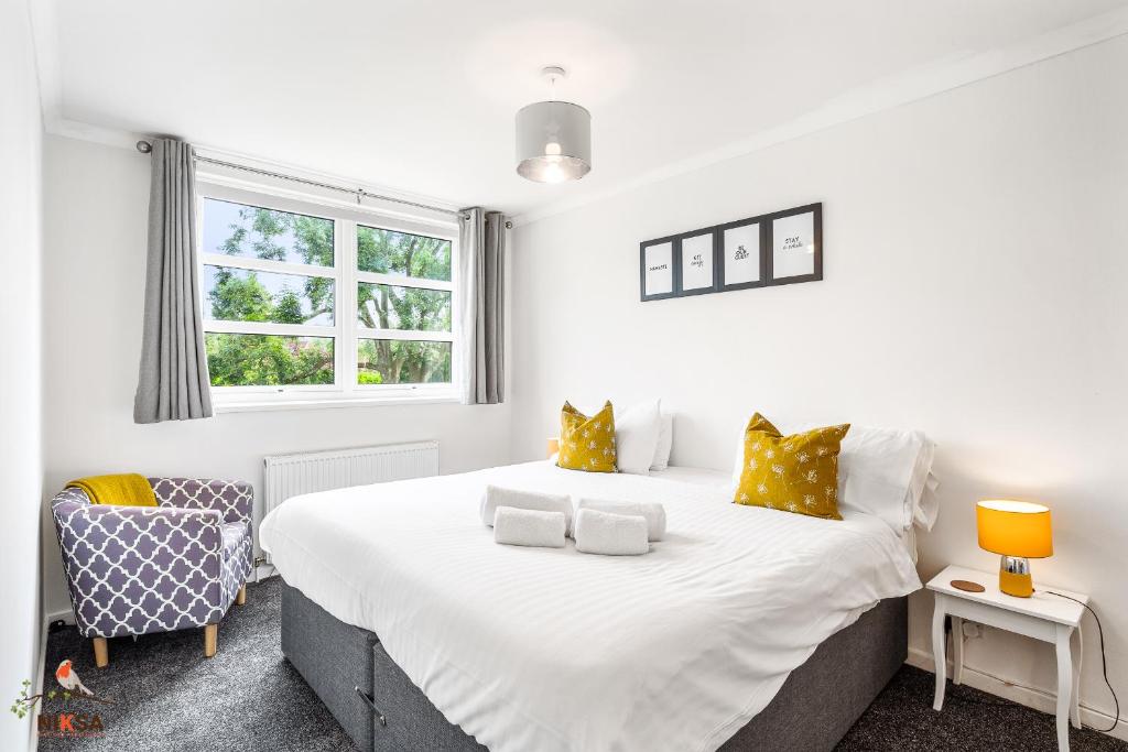 NIKSA Serviced Accommodation - 3 bedroom house - Housity