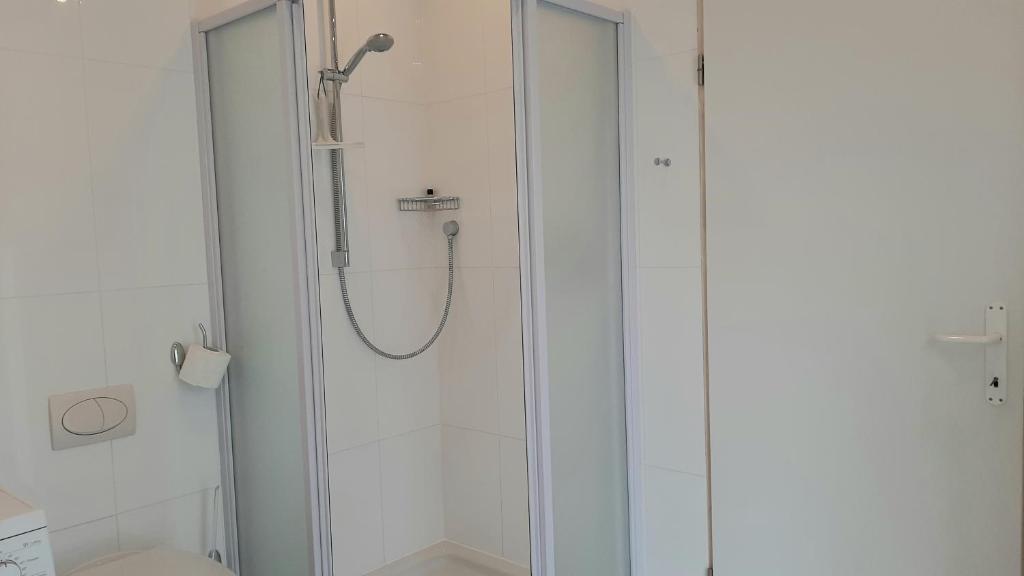 Koupelna v ubytování Helles Doppelzimmer mit Bad, Terrasse und Pool, seperater Eingang, Liznjan, Istrien
