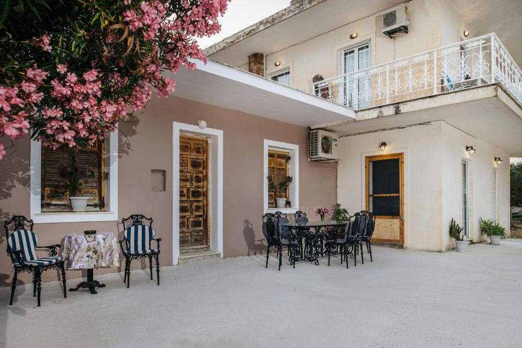 Balkón nebo terasa v ubytování Olive yard house
