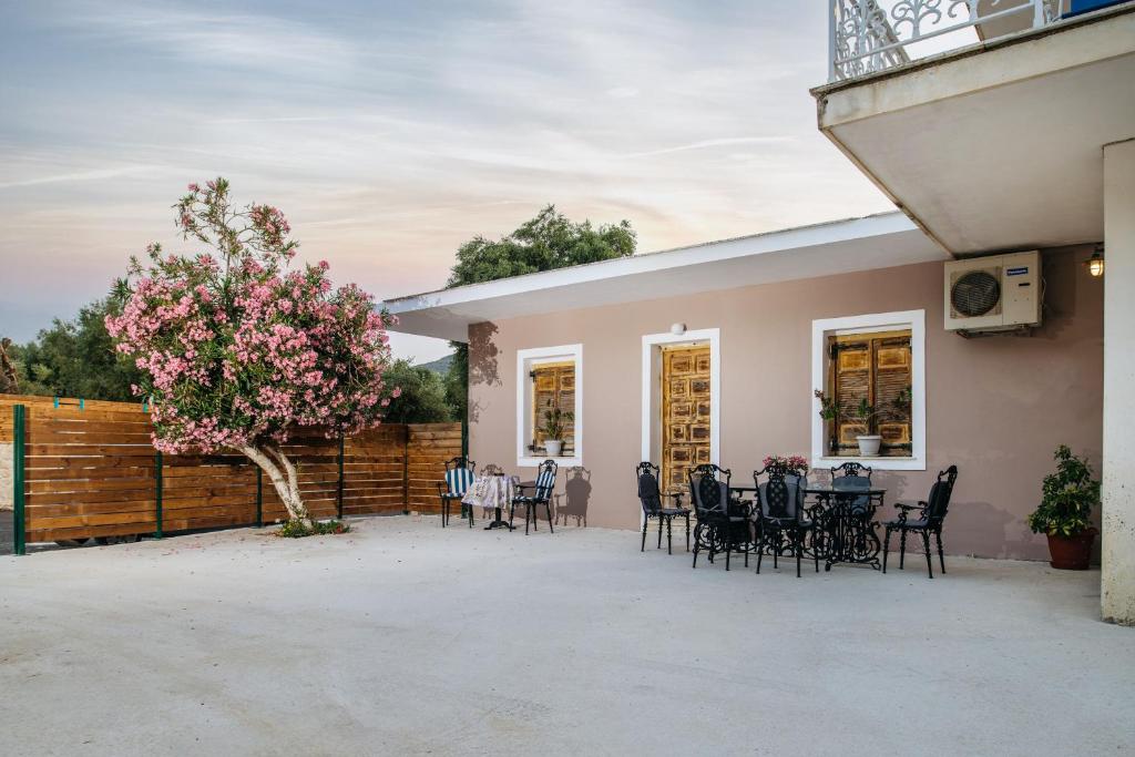 Balkón nebo terasa v ubytování Olive yard house
