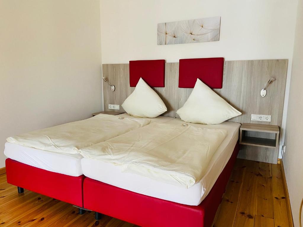 Ένα ή περισσότερα κρεβάτια σε δωμάτιο στο Ferienwohnung Katharinenschule