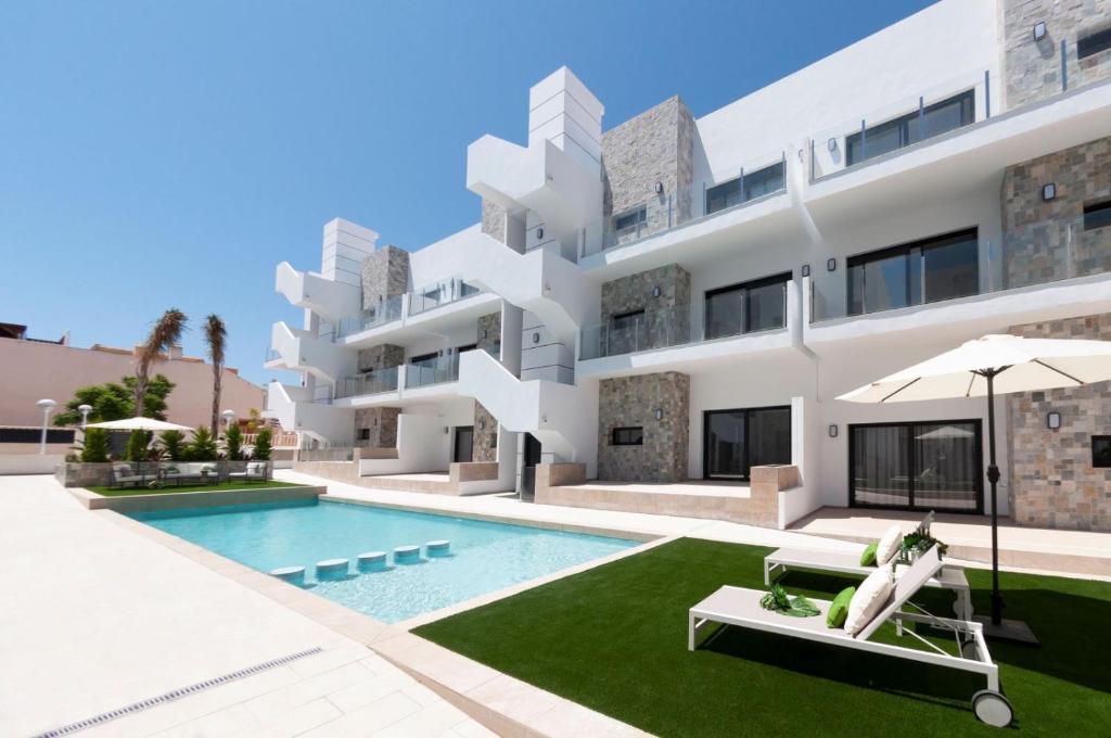 BEACH AVENUE GARDEN, Arenales del Sol – Bijgewerkte prijzen 2023