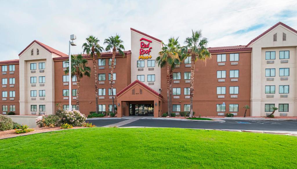 una representación de la parte delantera de un hotel en Red Roof Inn PLUS + Phoenix West, en Phoenix