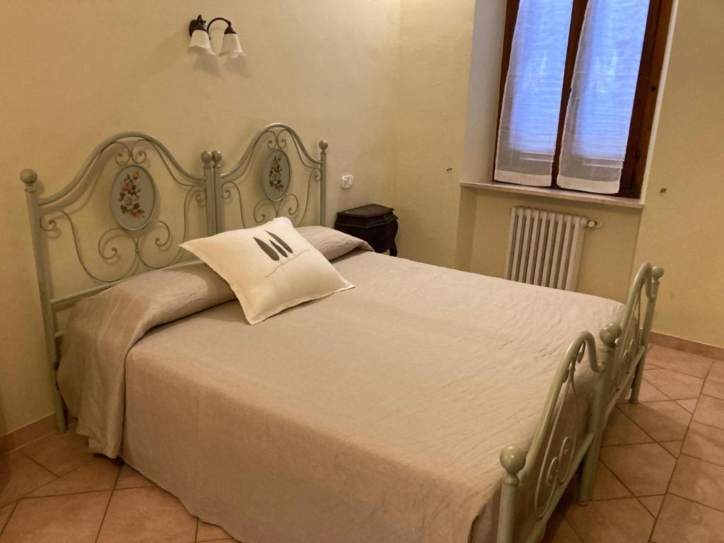 A bed or beds in a room at Affittacamere La Torre di Montalcino