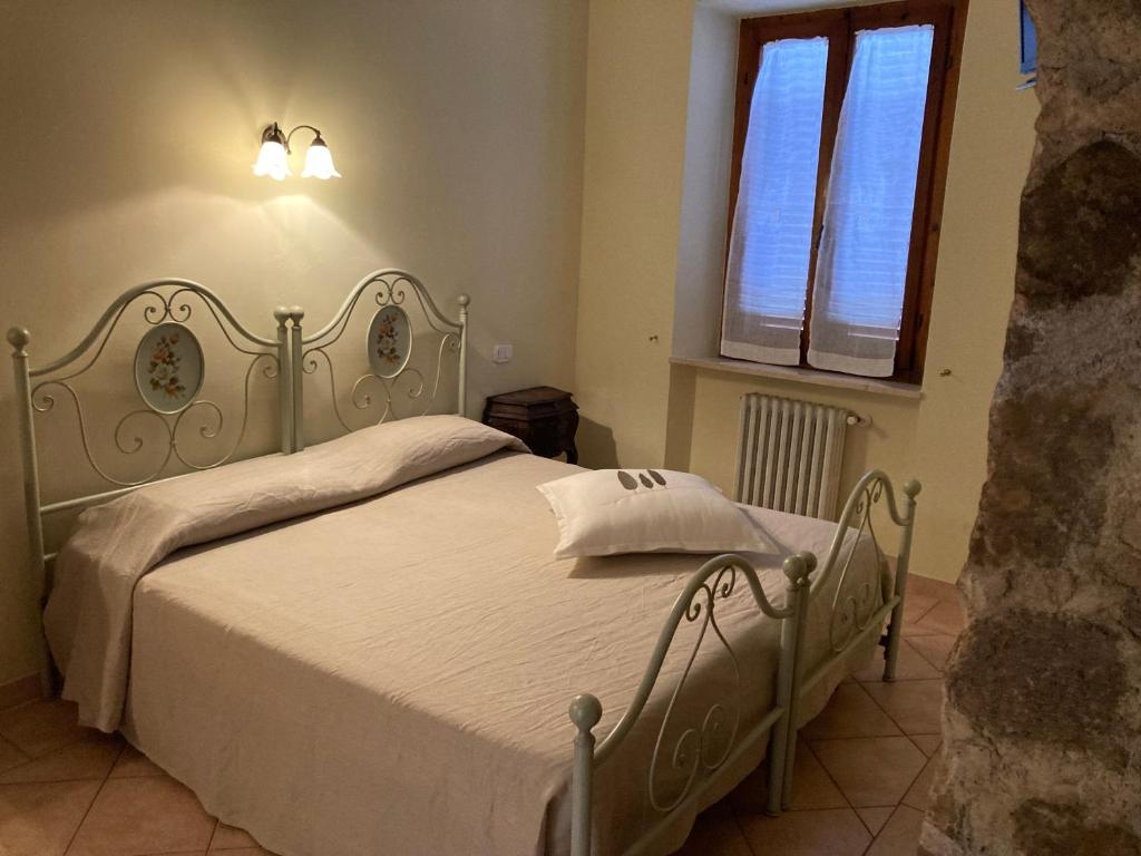 A bed or beds in a room at Affittacamere La Torre di Montalcino