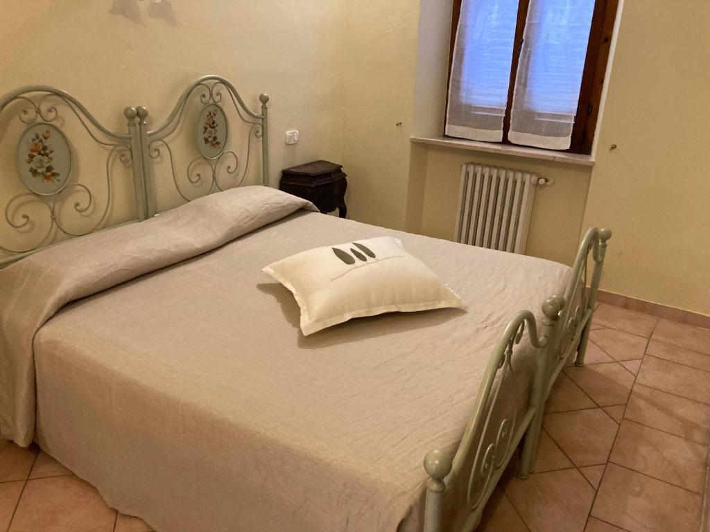 A bed or beds in a room at Affittacamere La Torre di Montalcino
