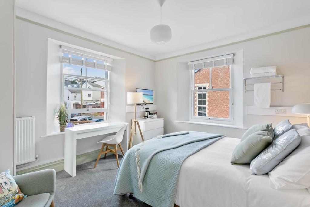 Park View R & R - Adult Only - Self-Catering - Free Parking - EV Point - Camera Re