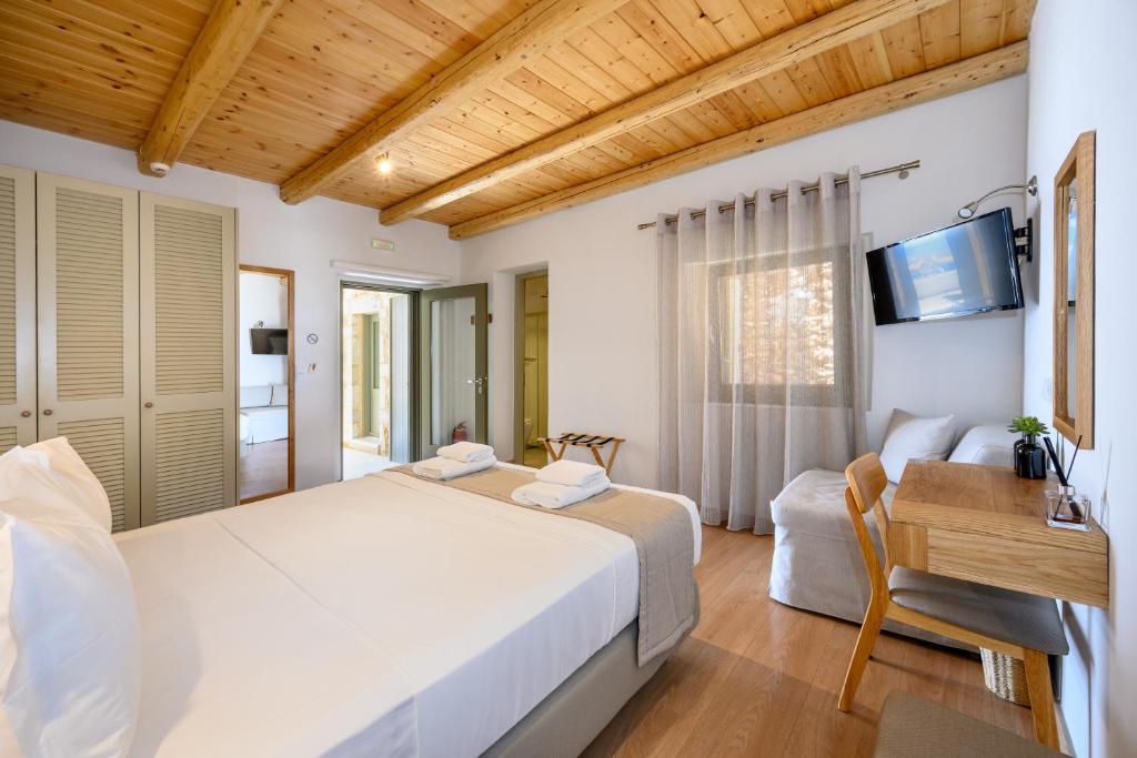Postel nebo postele na pokoji v ubytování Selinitsa Residence Mani