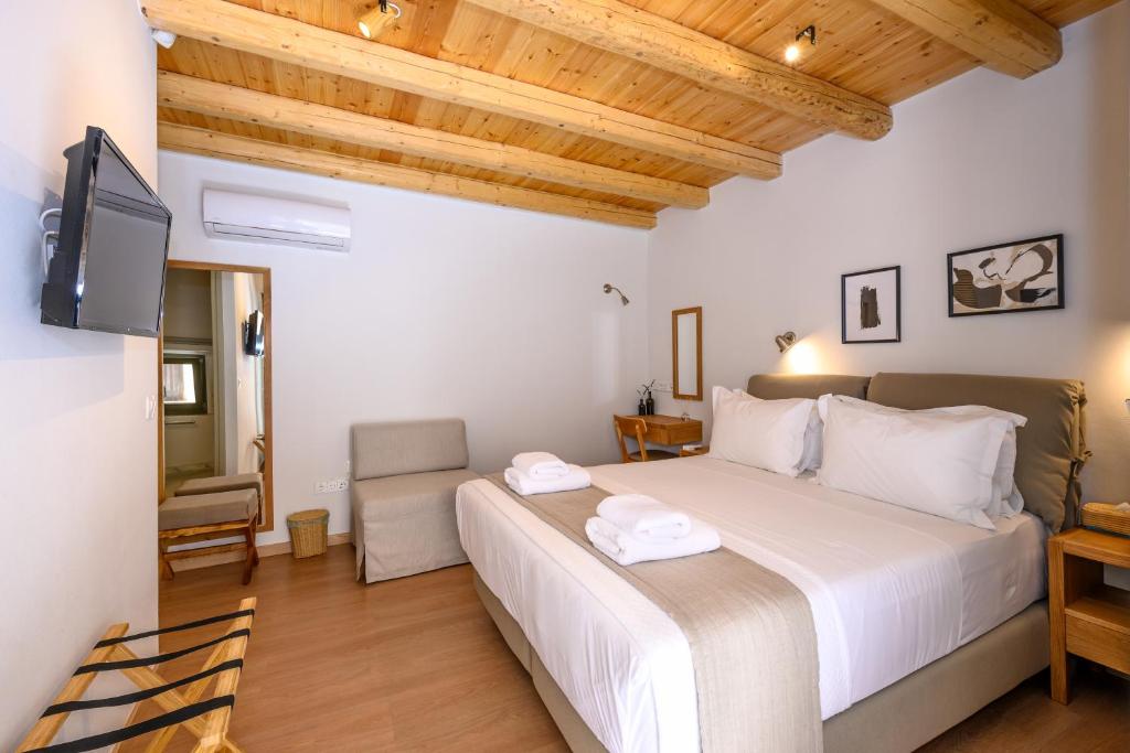 Postel nebo postele na pokoji v ubytování Selinitsa Residence Mani