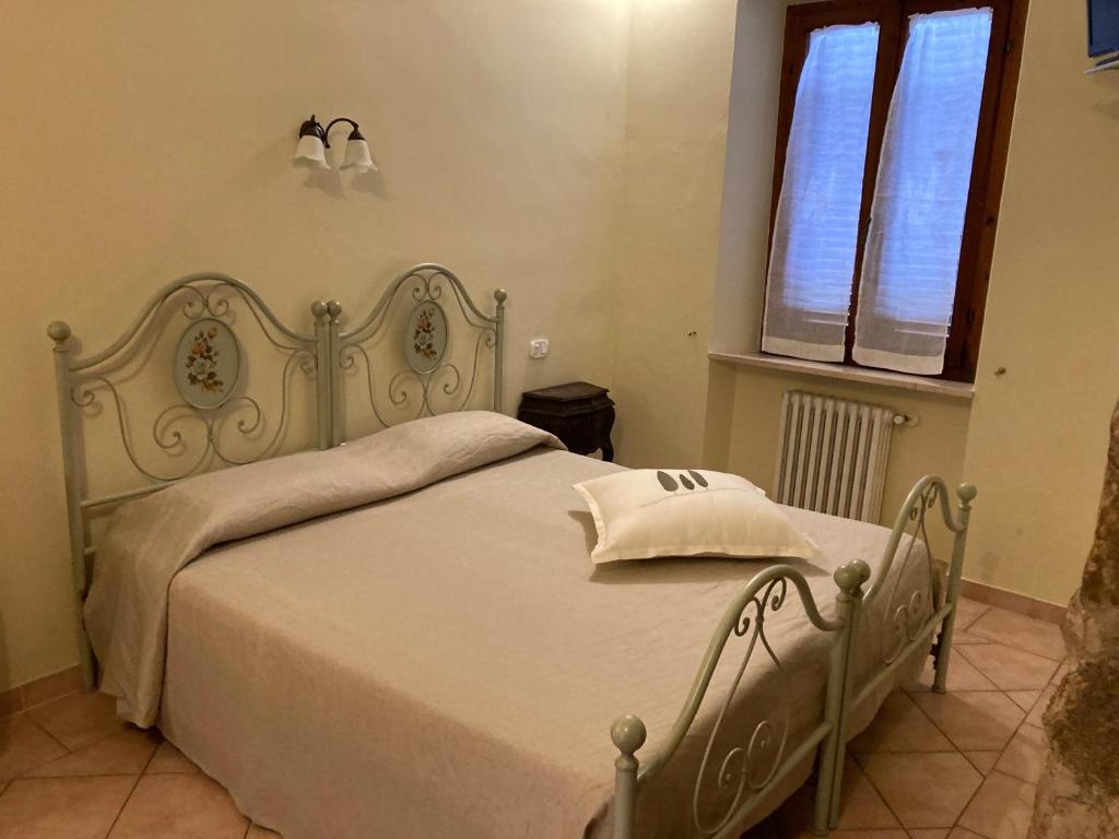 A bed or beds in a room at Affittacamere La Torre di Montalcino