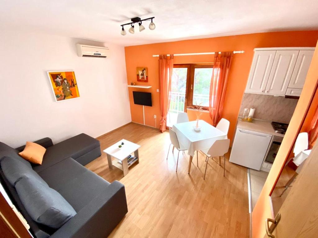 Posedenie v ubytovaní Apartment Bartol with Free Bikes and Great Local Food
