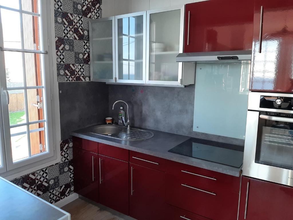 Kuchyň nebo kuchyňský kout v ubytování Au gré des marées, appartement face à la mer, classé 3 étoiles