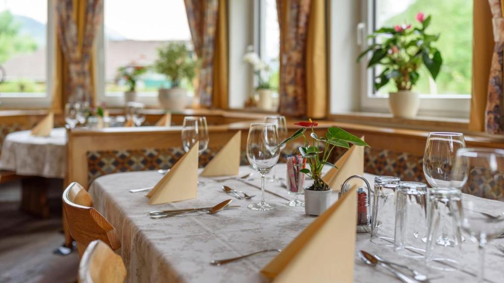 Restaurace v ubytování Hotel Landhaus Ausswinkl