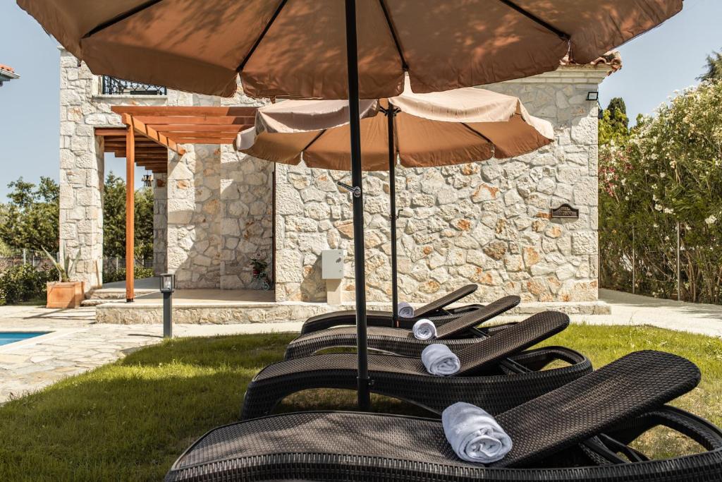 Fotografie z fotogalerie ubytování Murtini Stone Villa with Private Pool, by ZanteWize v destinaci Áyios Kírikos