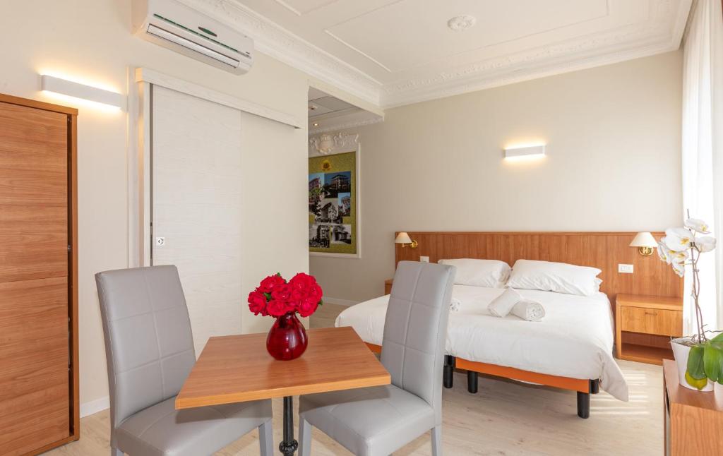 A seating area at Hotel Smeraldo