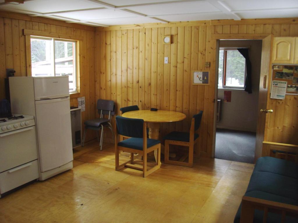 Köök või kööginurk majutusasutuses HI Mosquito Creek - Wilderness Hostel