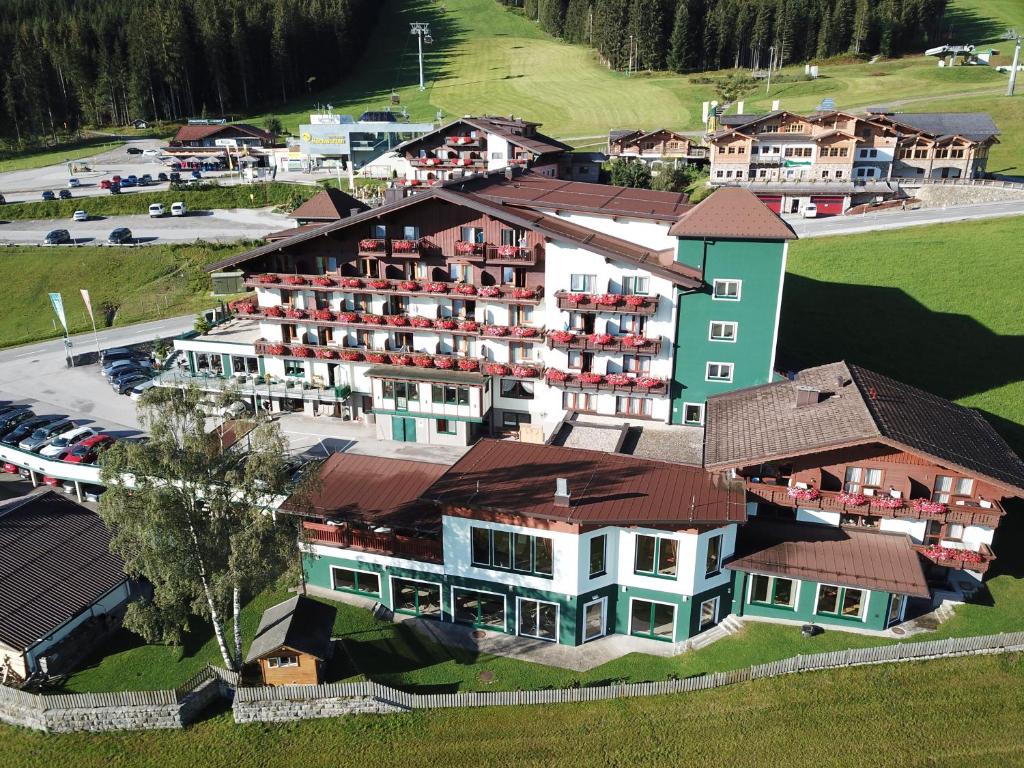 Et luftfoto af Hotel Waldfrieden