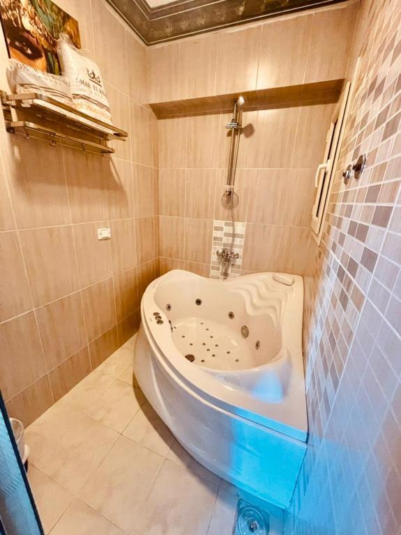 Koupelna v ubytování Omar Elkhaiam Hotel